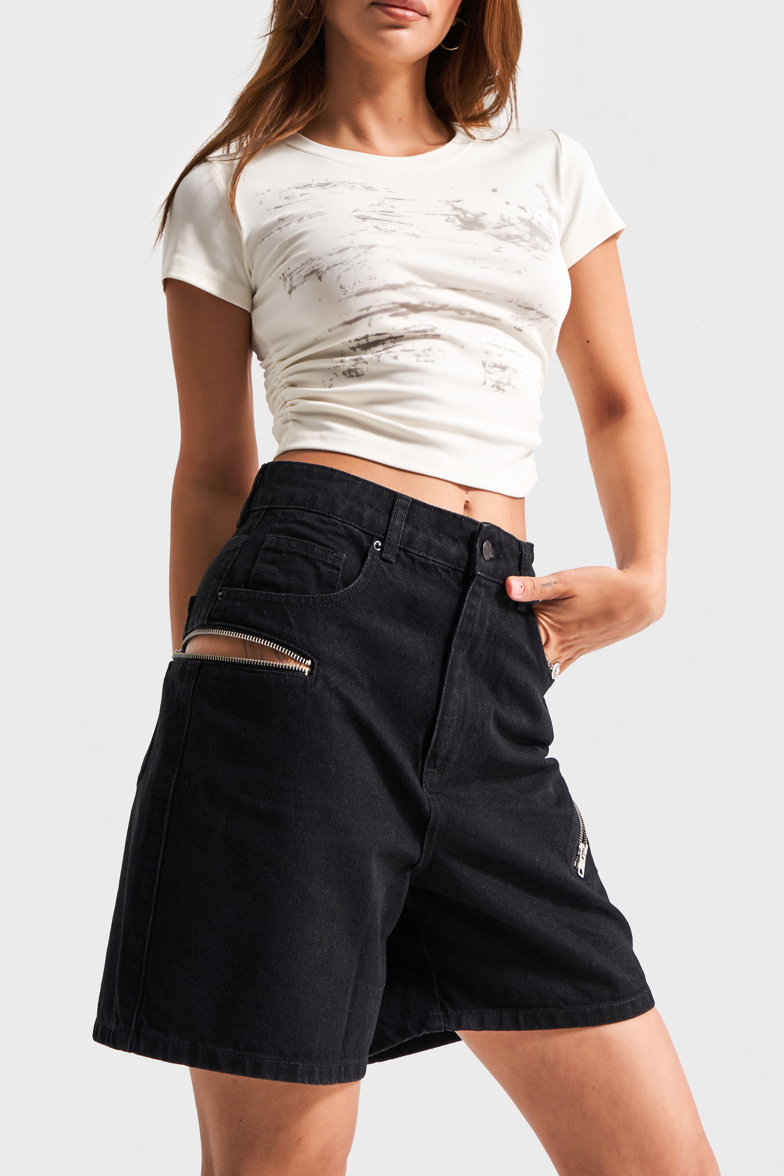 Kadın Siyah Renk 1s5-1 Mom Fit Midi Boy Fermuar Detaylı %100 Koton Tasarım Denim şort