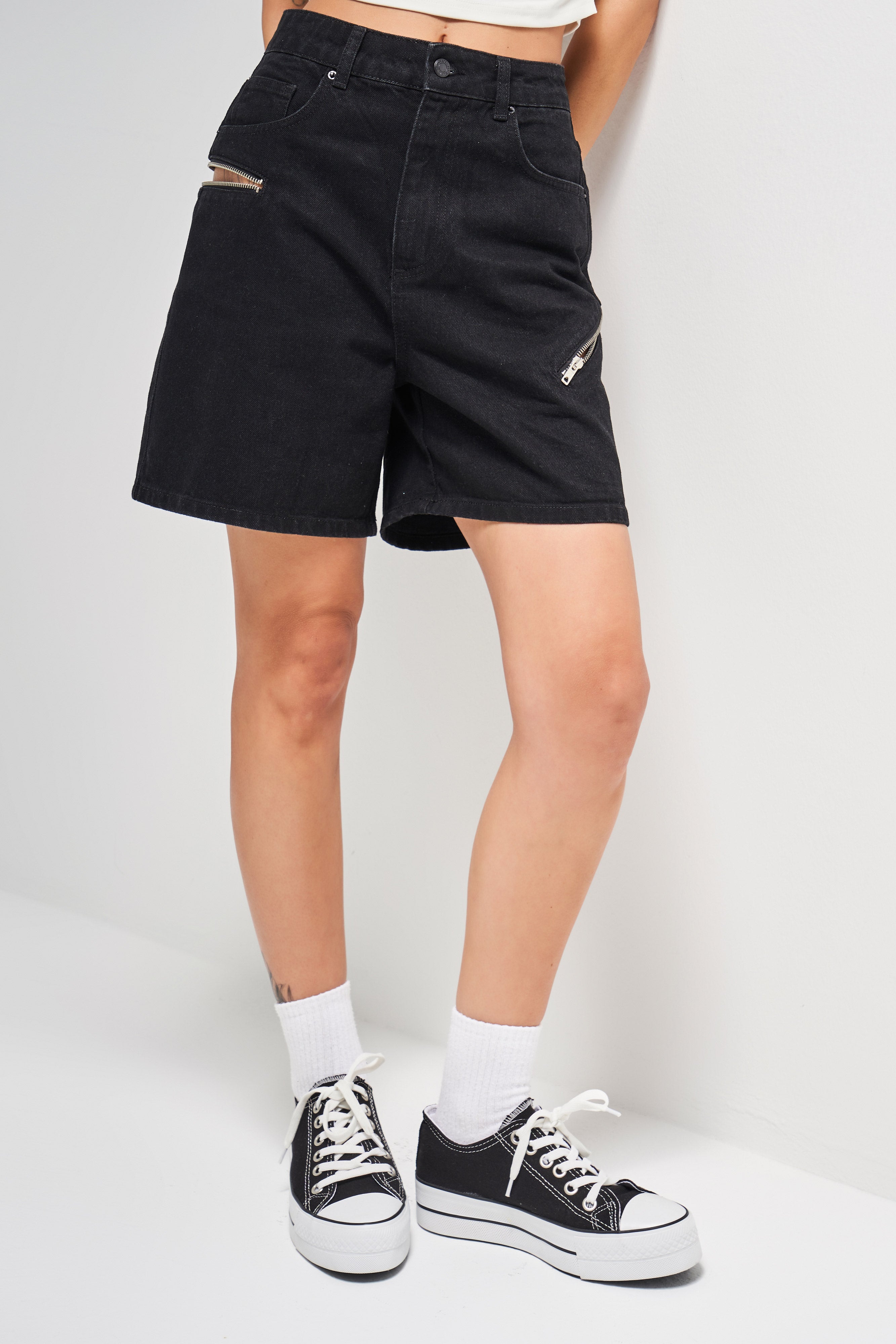 Kadın Siyah Renk 1s5-1 Mom Fit Midi Boy Fermuar Detaylı %100 Koton Tasarım Denim şort