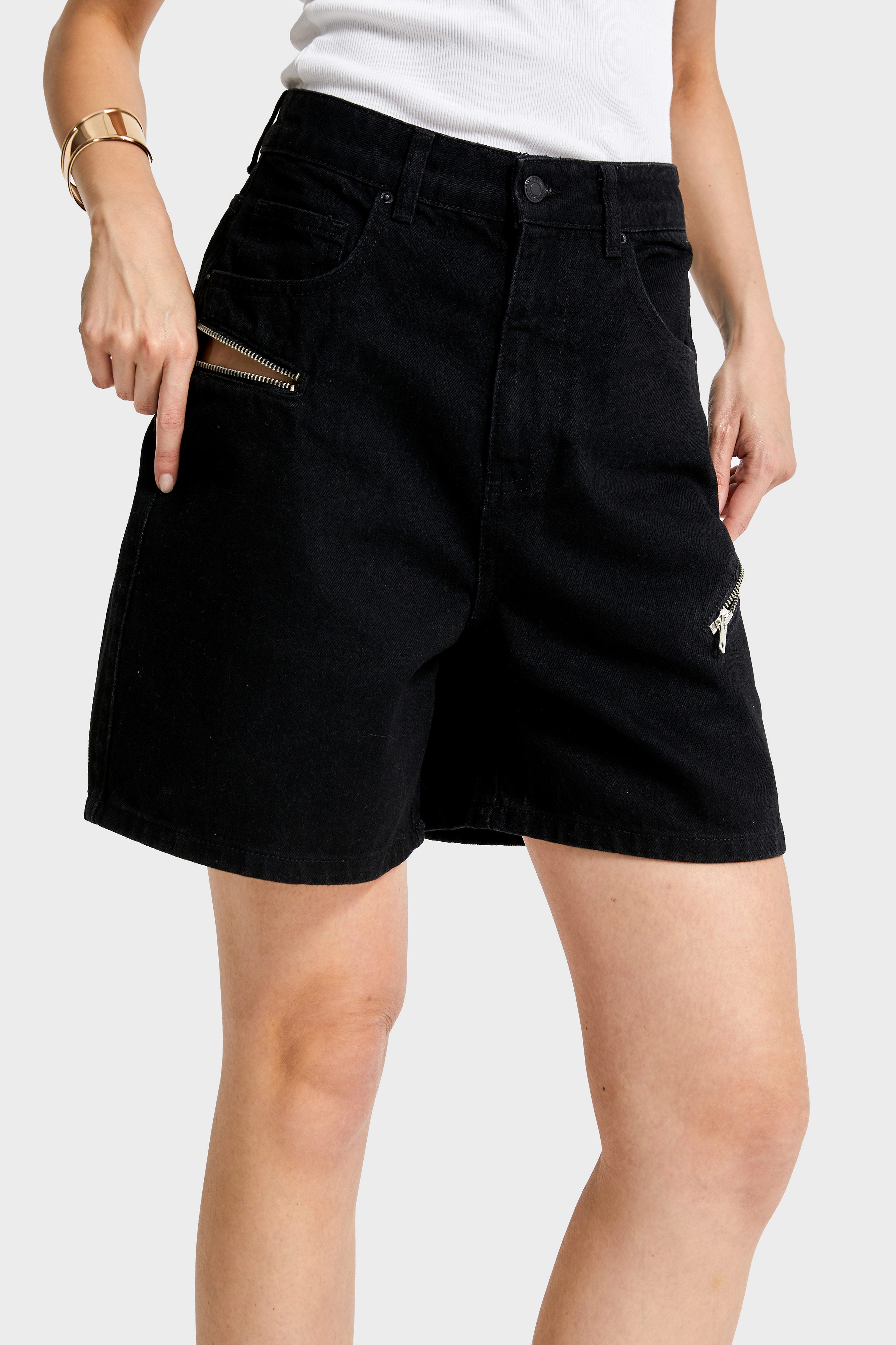 Kadın Siyah Renk 1s5-1 Mom Fit Midi Boy Fermuar Detaylı %100 Koton Tasarım Denim şort