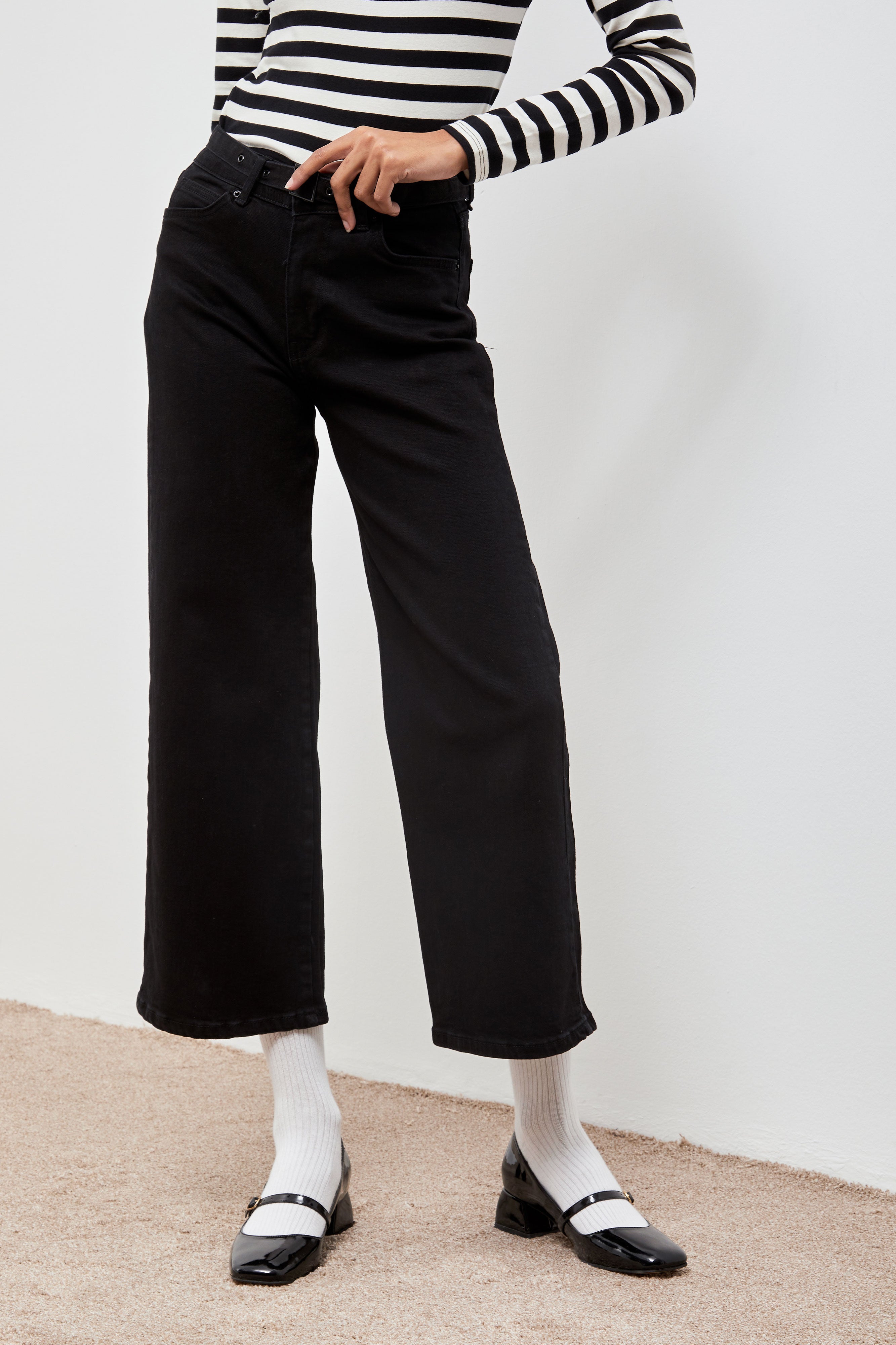 Women Black Color 1w41 Straight Cropped Fit Lycra Denim