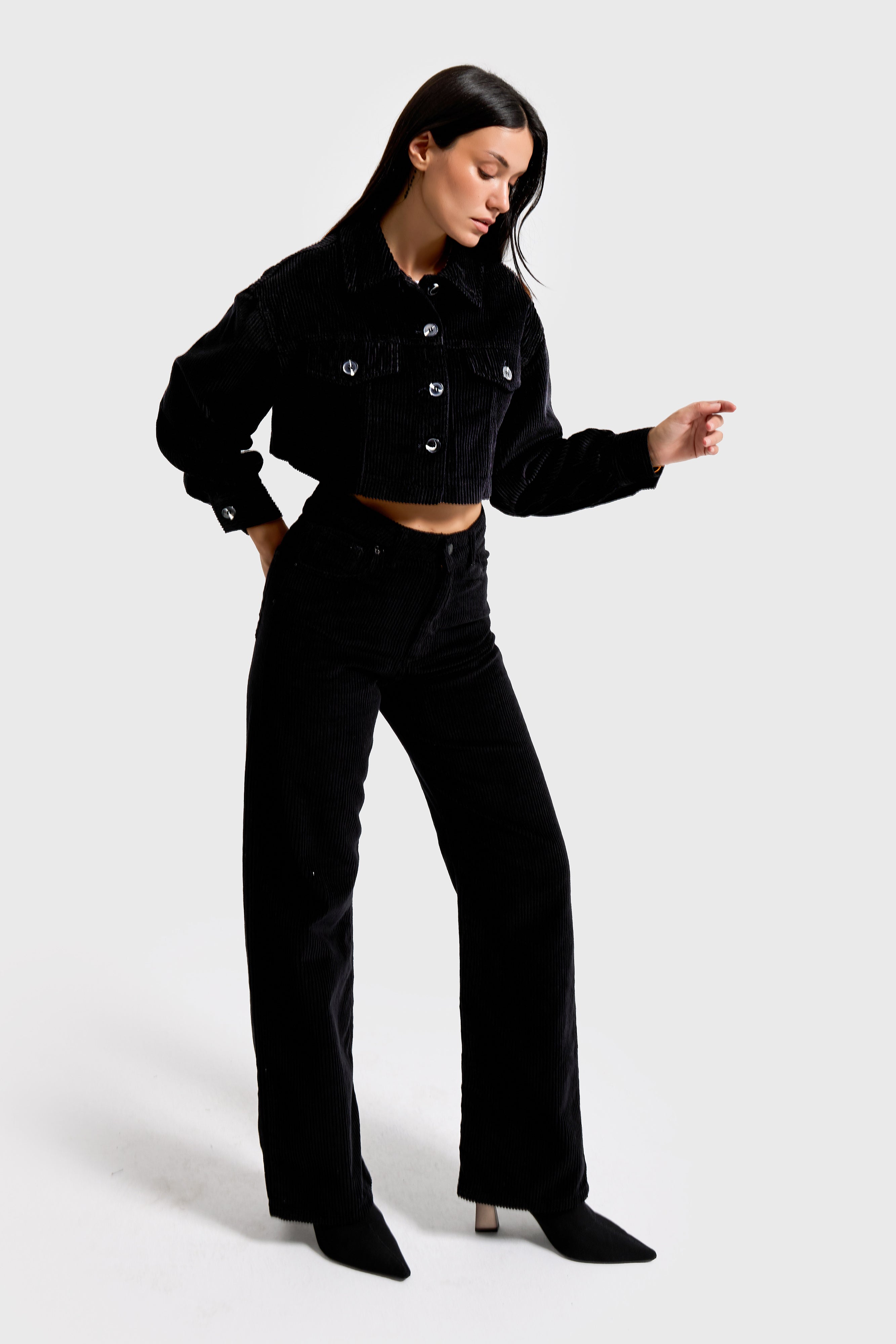 Kadın Siyah Renk 26w5-1 Crop Fit Düğmeli Kalın Fitilli Velvet Kadife Kumaş Ceket