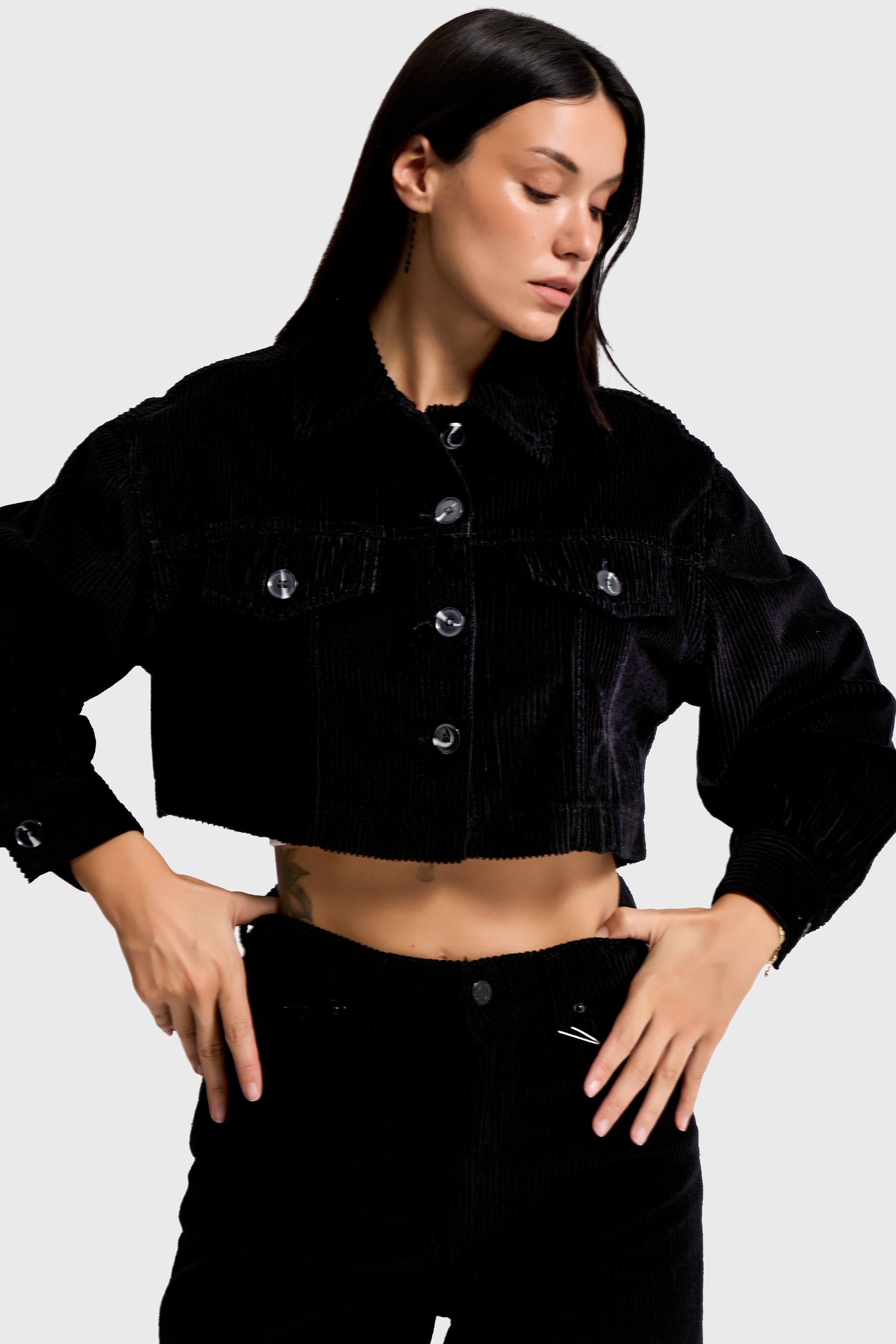 Kadın Siyah Renk 26w5-1 Crop Fit Düğmeli Kalın Fitilli Velvet Kadife Kumaş Ceket