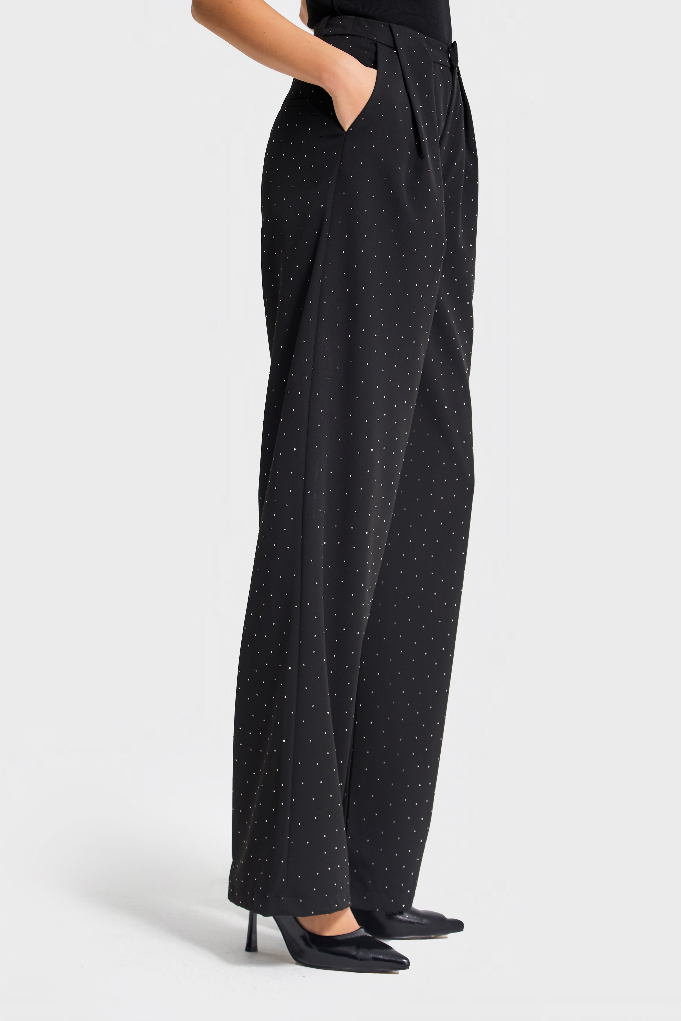 Kadın Siyah Renk Bol Kesim Önü Parlak Taşlı Özel Tasarım Pantolon