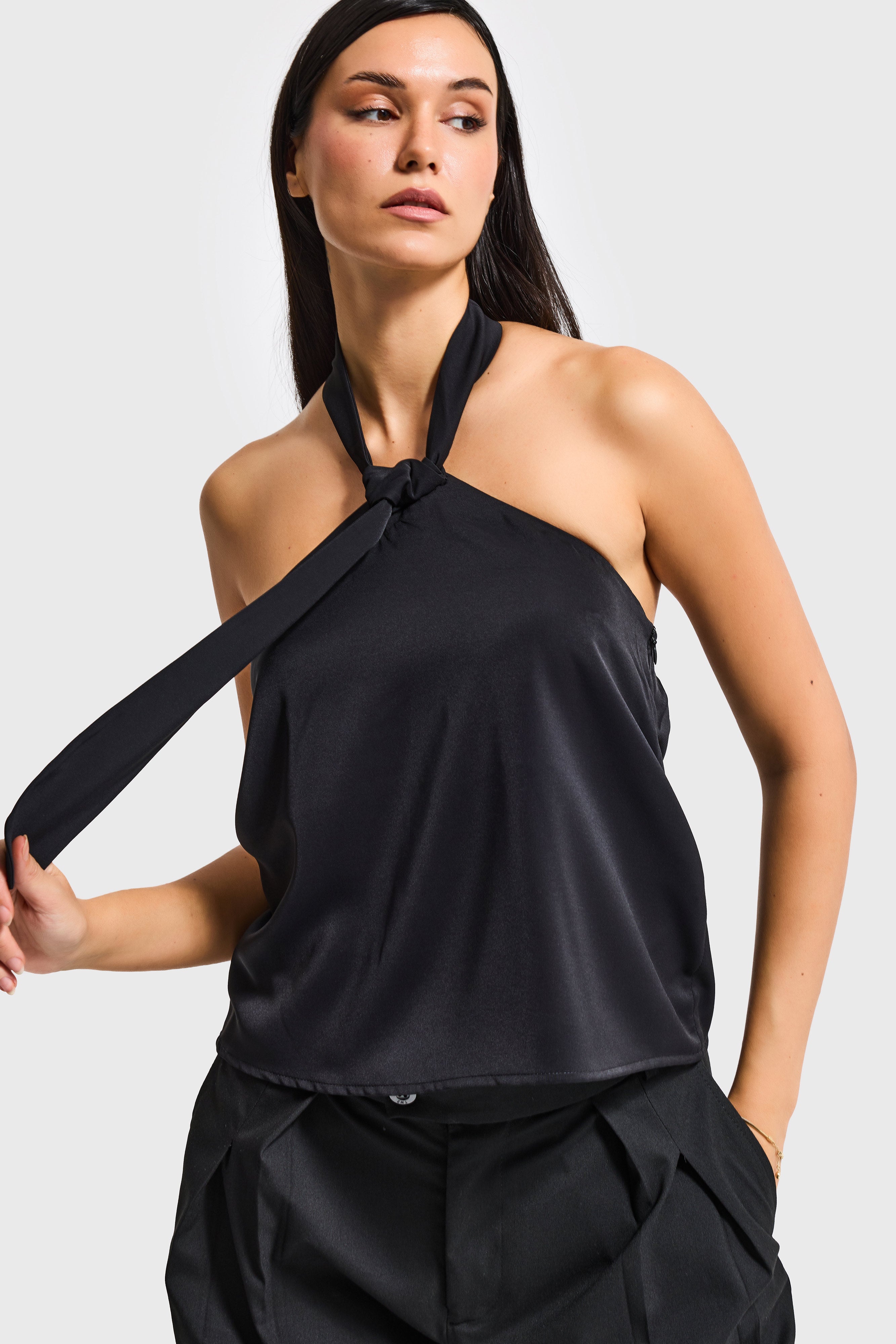 Kadın Siyah Renk Kravat Detaylı Boyundan Bağlamalı Tasarım Bluz