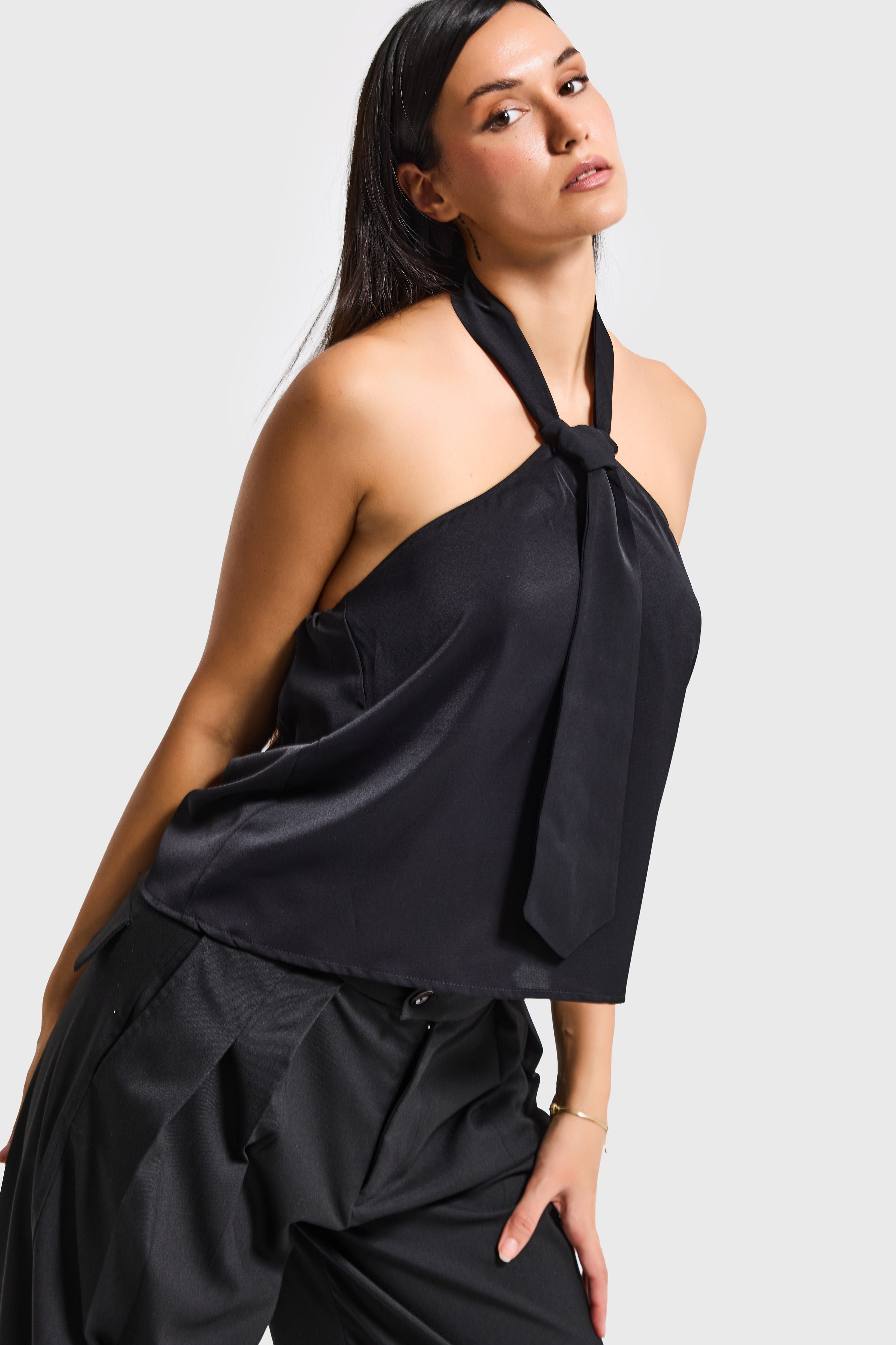 Kadın Siyah Renk Kravat Detaylı Boyundan Bağlamalı Tasarım Bluz