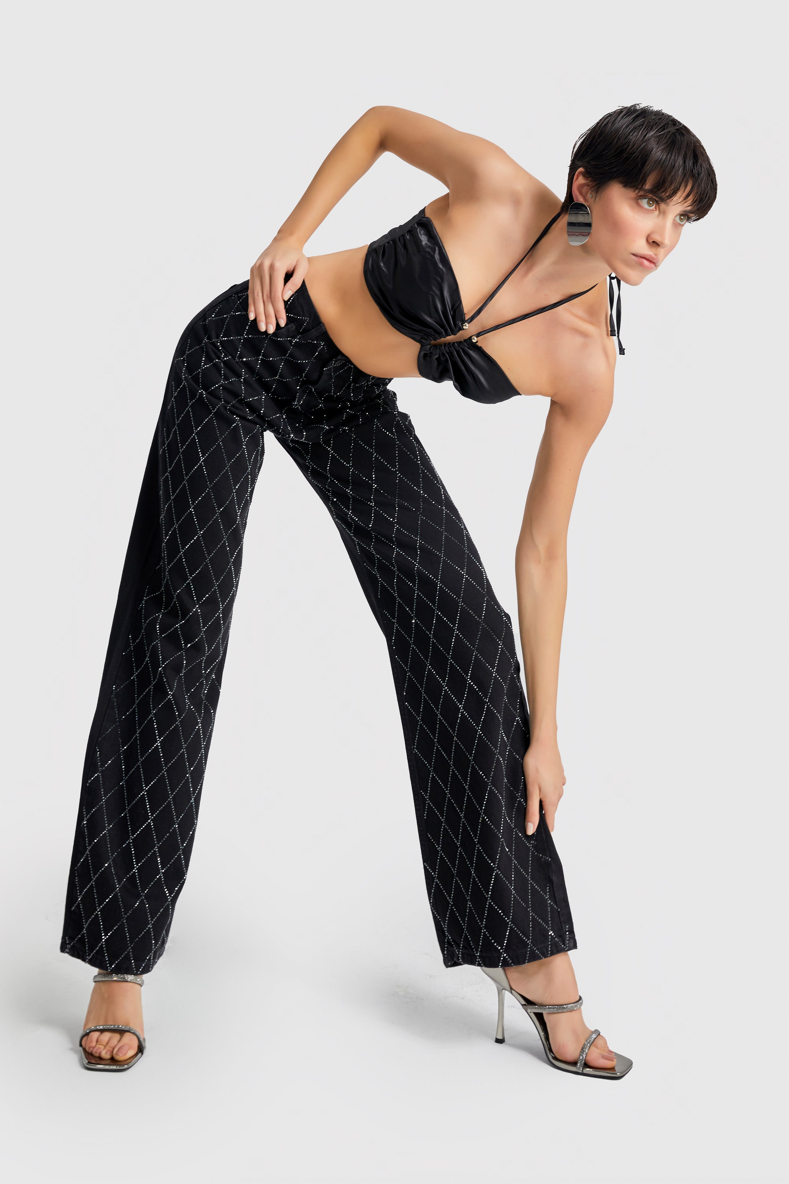 Women's Black Color Front Full Stone Straight Fit Mid Waist Denim