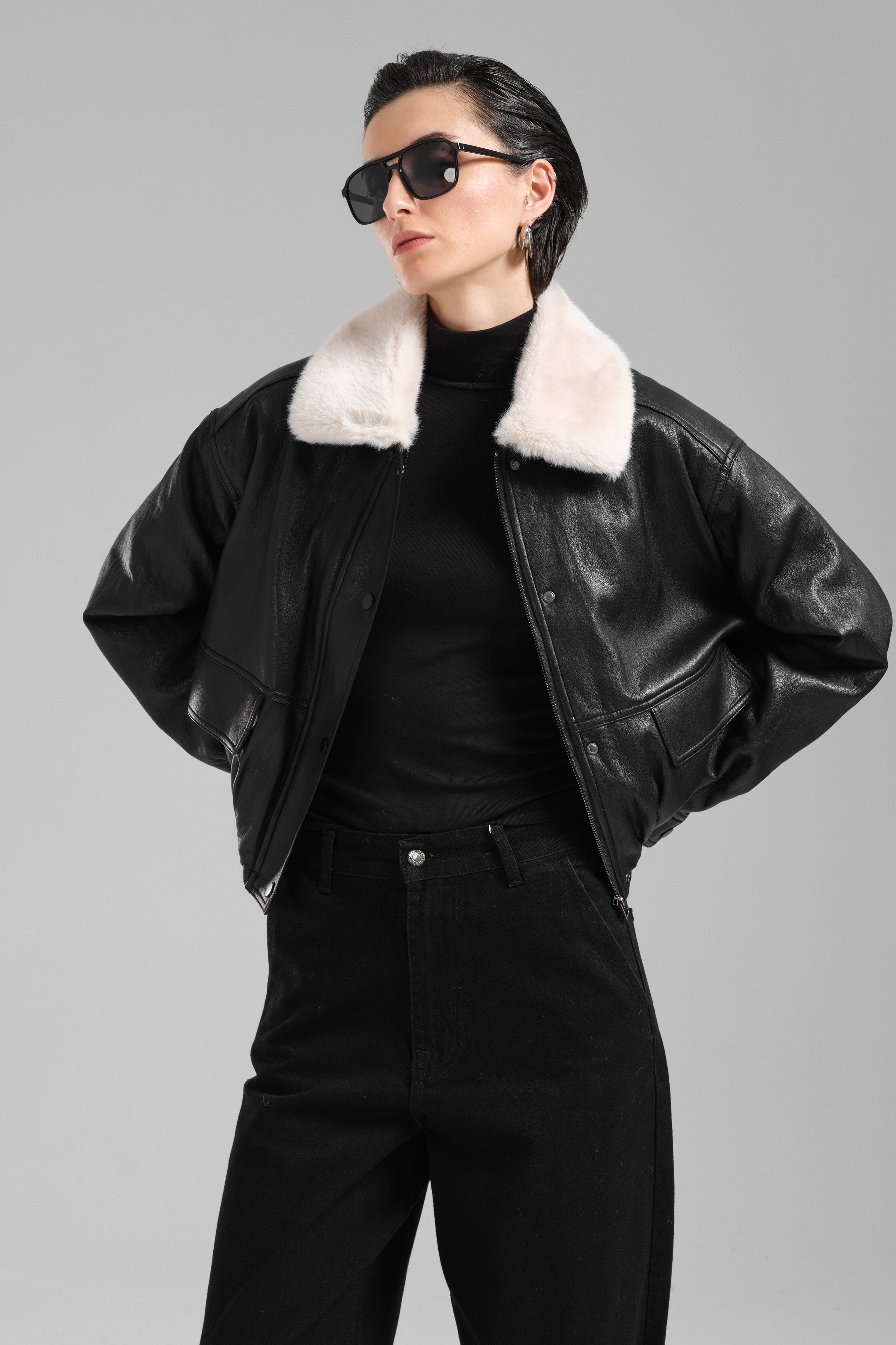 Kadın Siyah Renk Oversize Peluş Yaka Suni Deri Ceket Mont