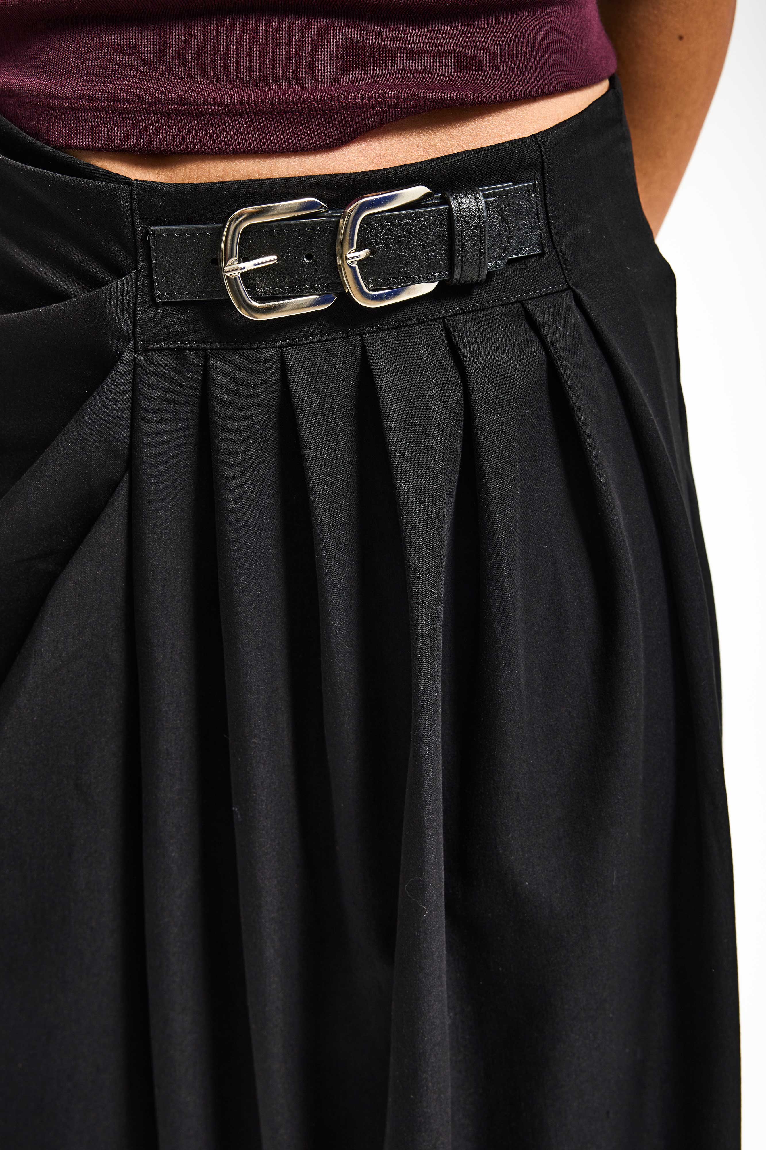 Kadın Siyah Renk Palazzo Fit Kemer Detaylı Viskon Kumaş Tasarım Pantolon