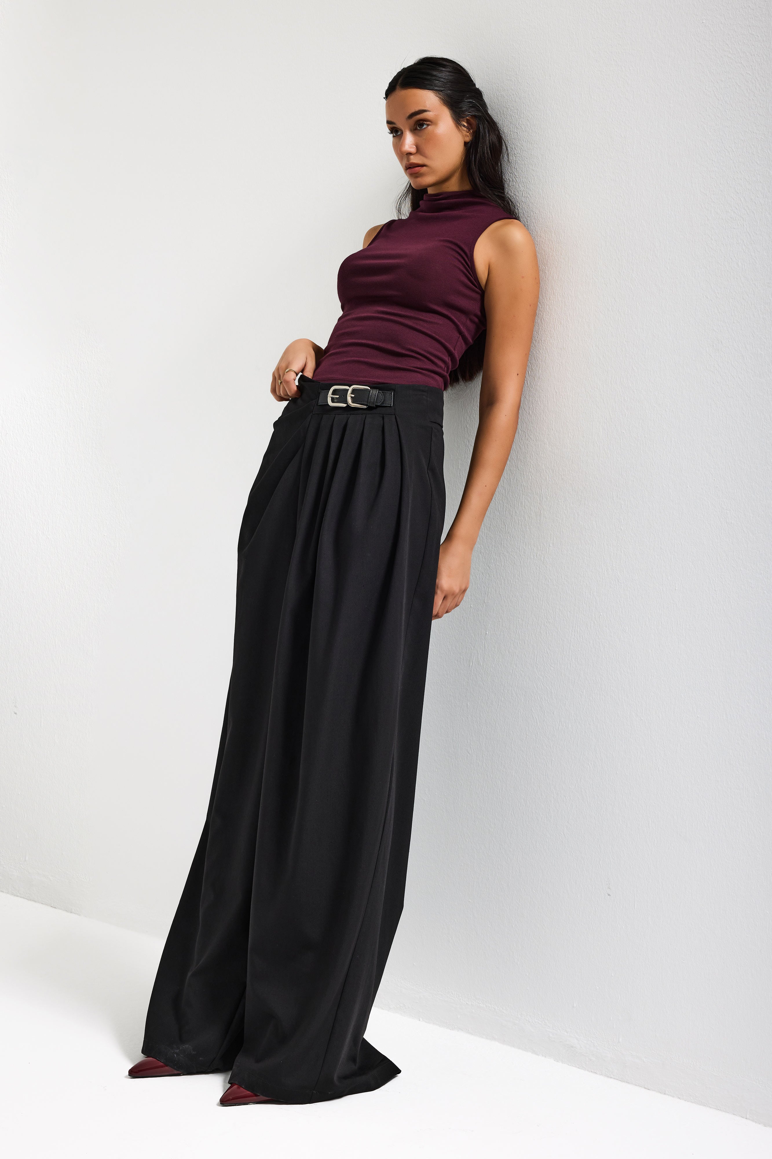 Kadın Siyah Renk Palazzo Fit Kemer Detaylı Viskon Kumaş Tasarım Pantolon