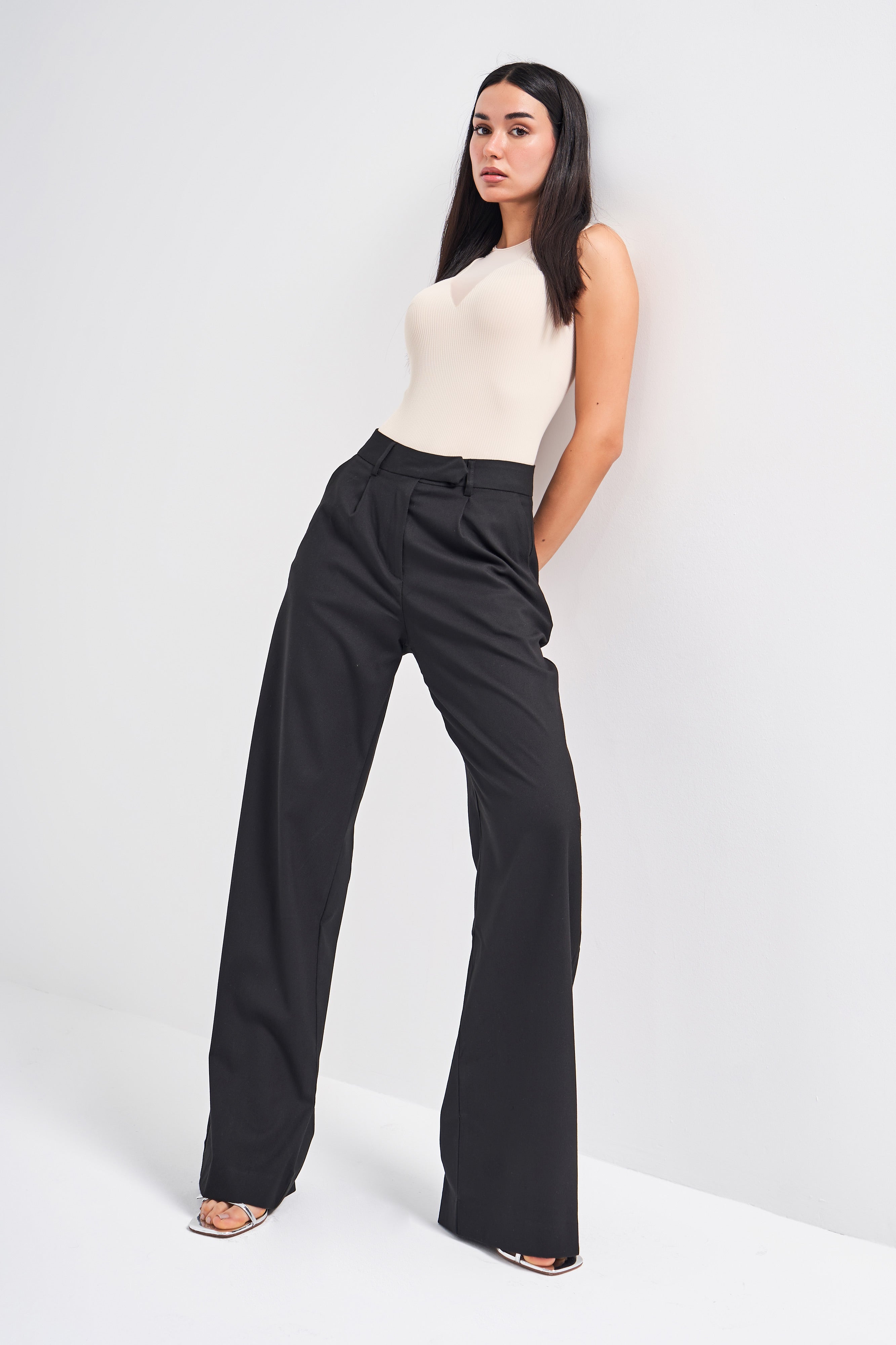 Women's Black Color Pleated Comfortable Cut Fabric Trousers