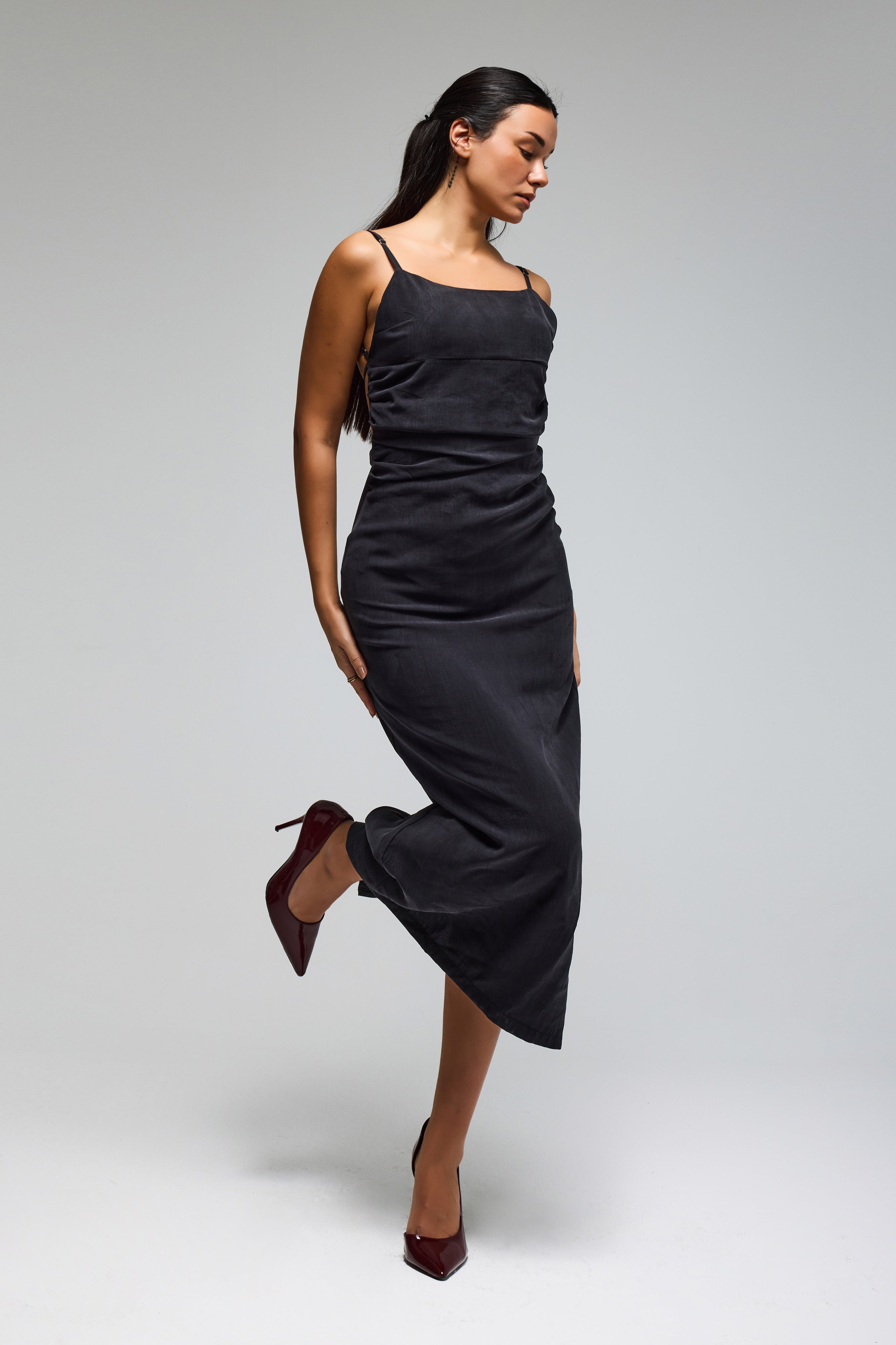 Kadın Siyah Renk s6-1 Maxi Boy Askılı Yırtmaçlı Özel Kumaş Elbise