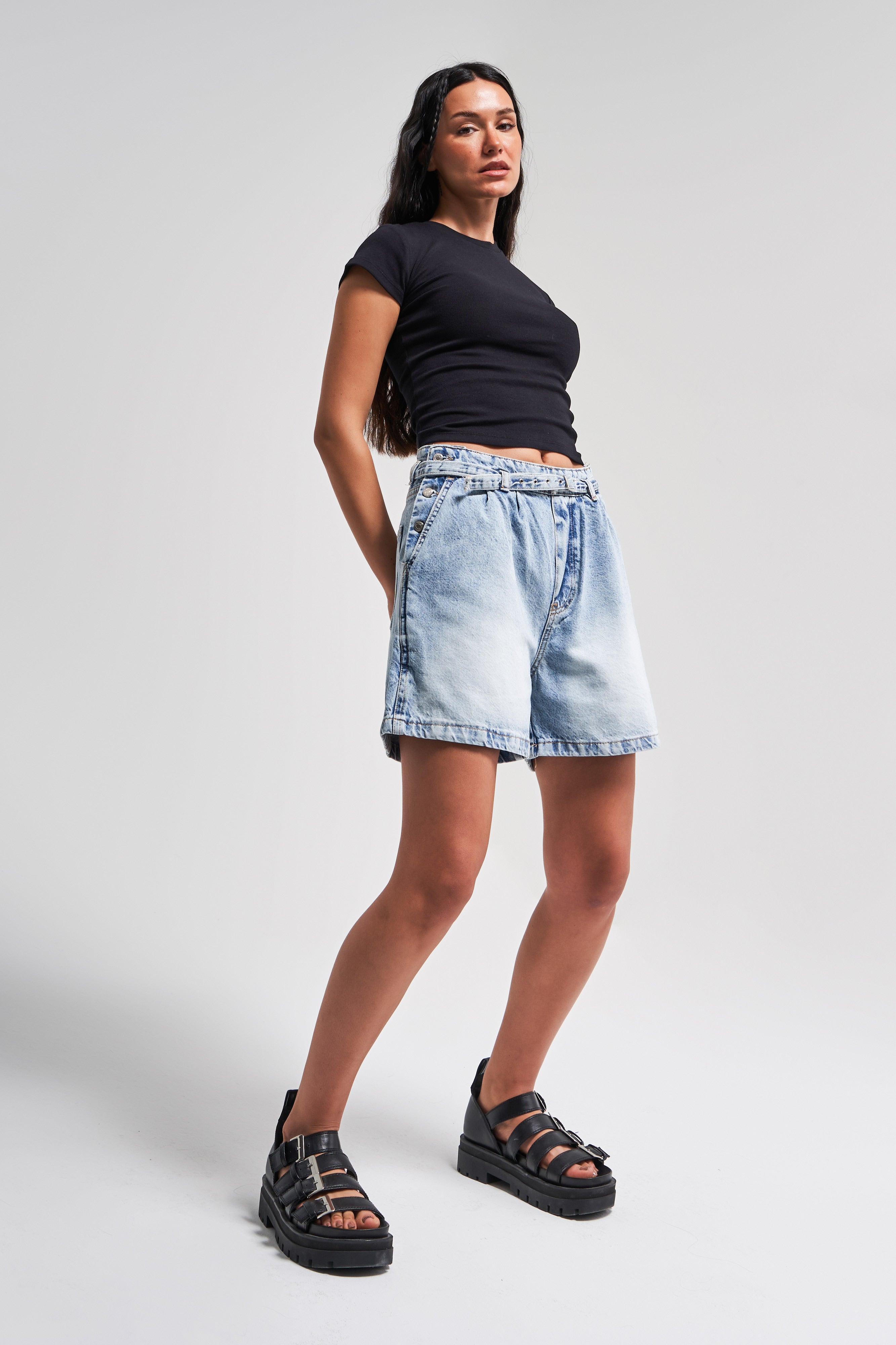 Kadın Snow Kot Rengi 4s5-27 Kemer Detaylı Midi Boy Pileli %100 Koton Denim Şort