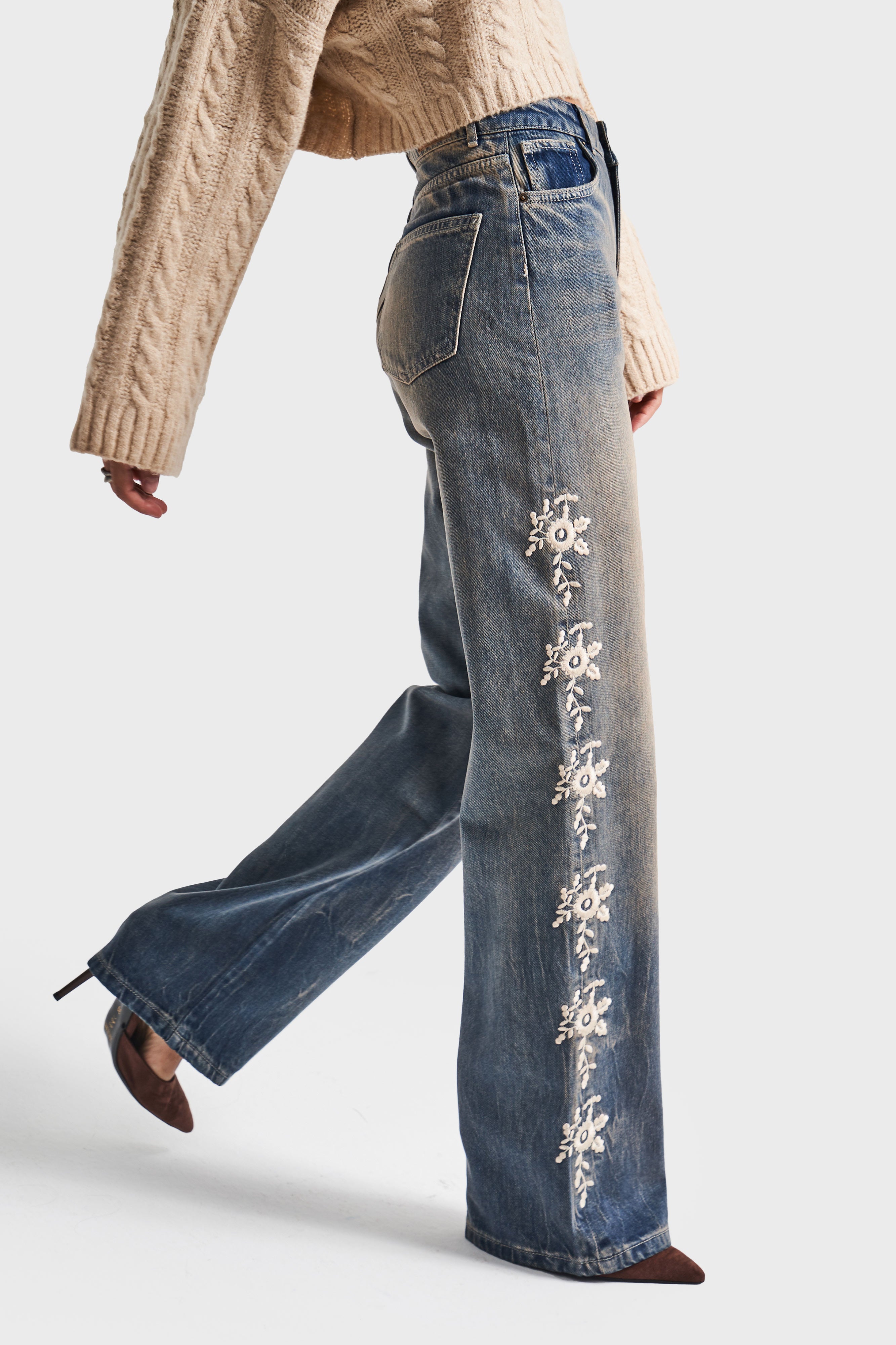 Kadın T.Kot Rengi 4w5-32 Straight Fit Yüksek Bel İç Boy 80cm Ekru Çiçek Nakışlı Tasarım Denim Jean
