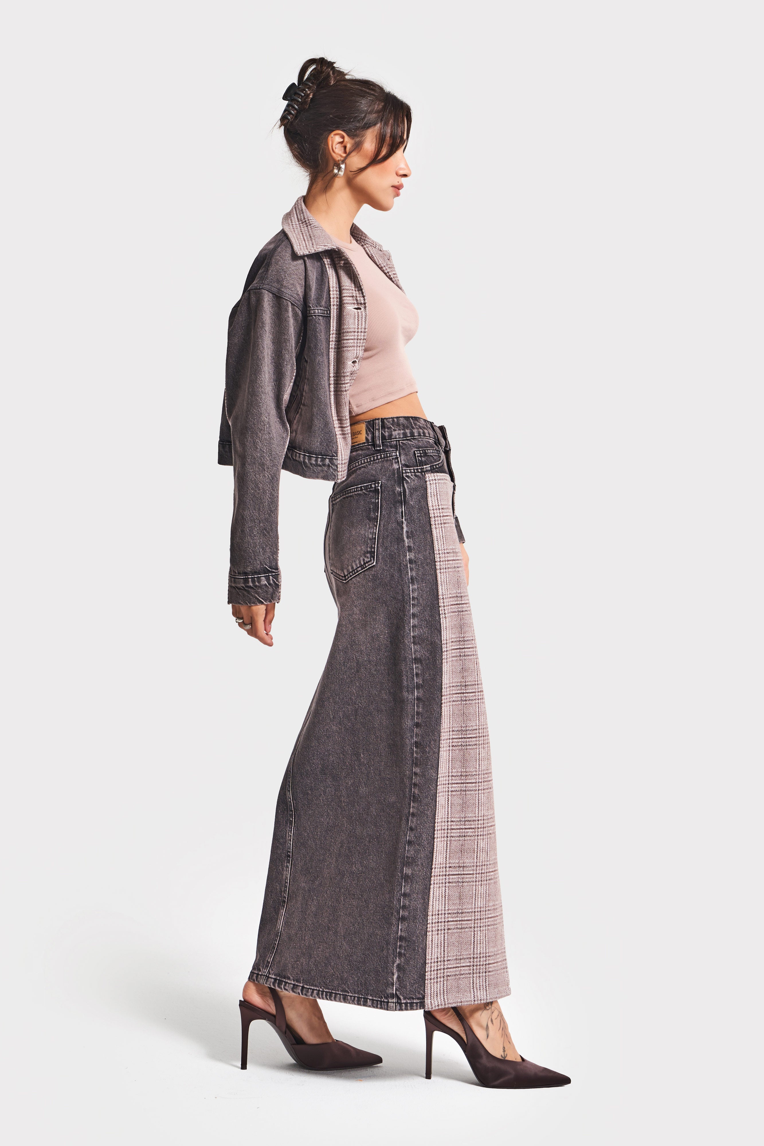 Kadın Taşlanmış Koyu Kot Rengi 4w5-143 Denim Dokuma Parçalı Kumaş Maxi Boy Yırtmaçlı Özel Tasarım Etek