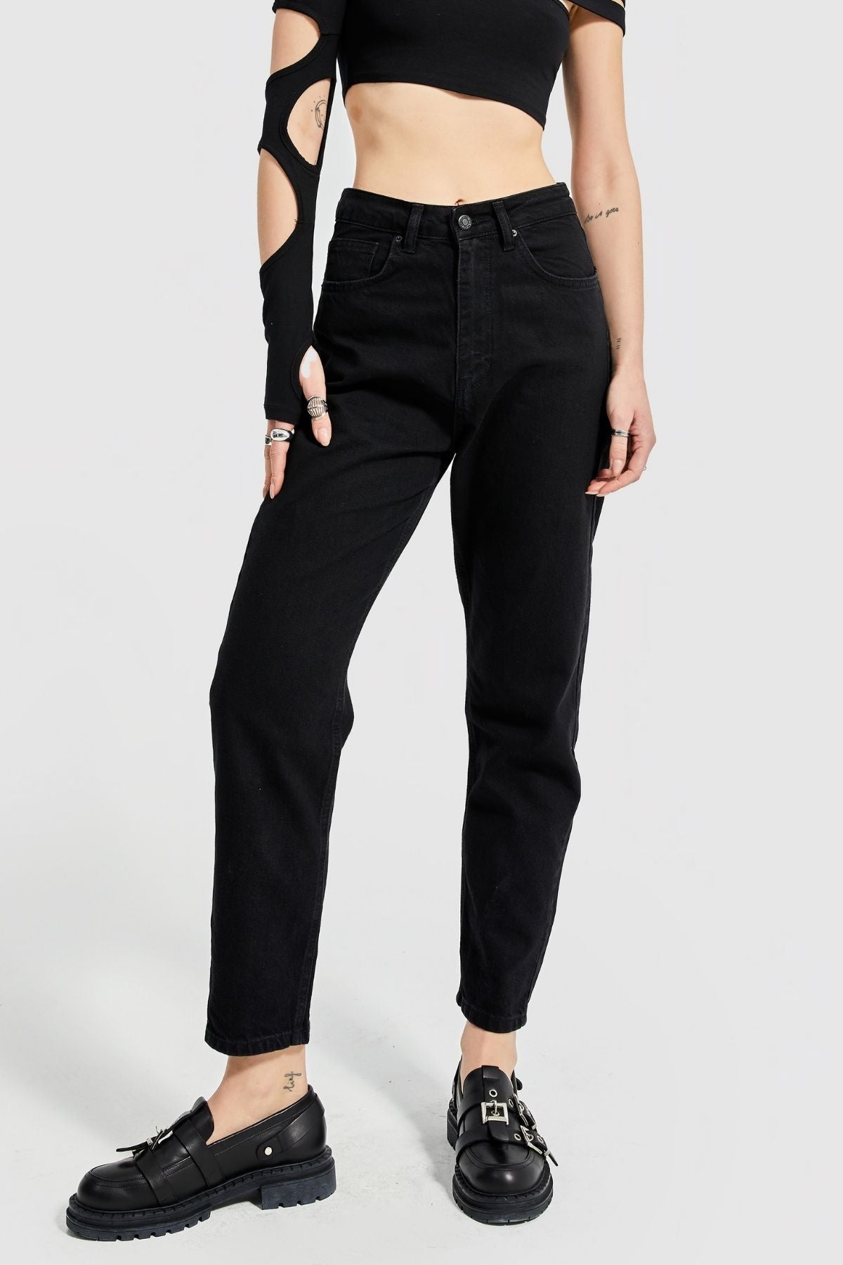 Coral Women Black OD Stonewashed Black Color High Waist Mom Pattern Jeans