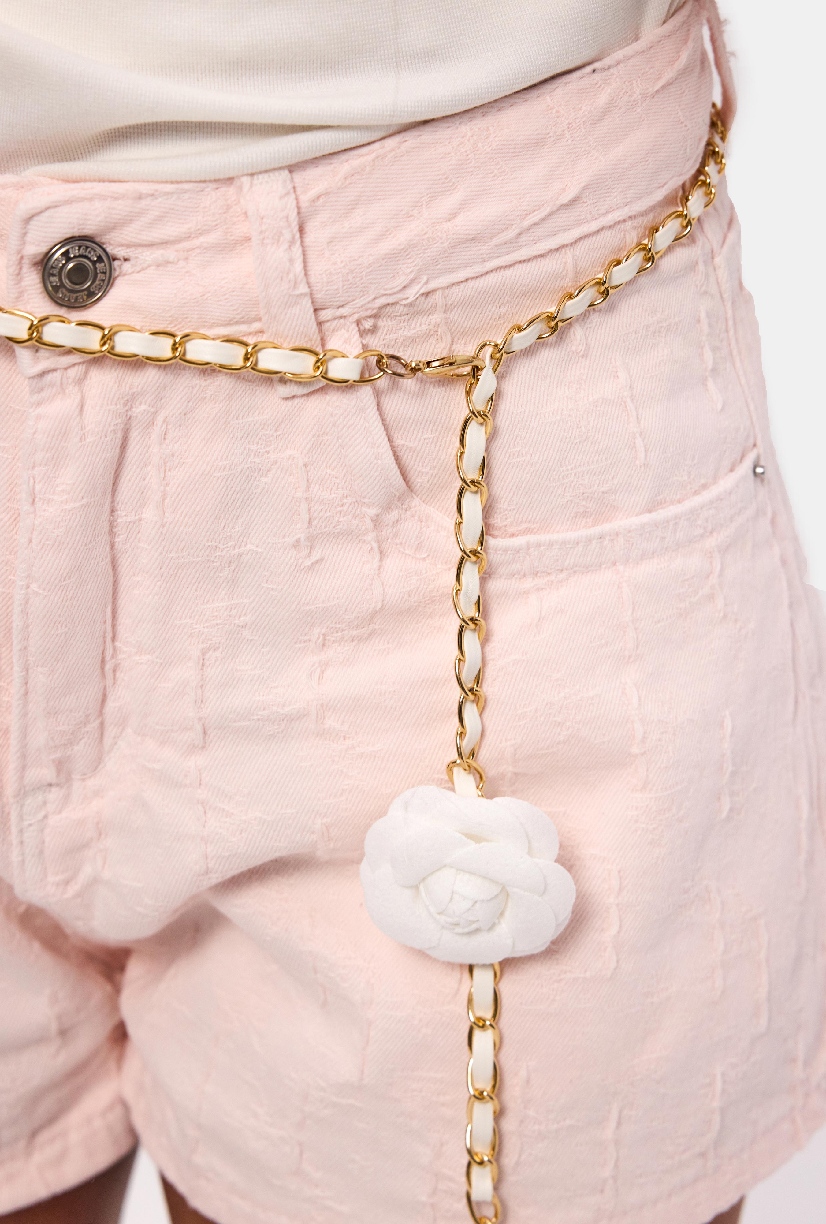 Kadın Pembe Özel Kumaş Güllü Kemerli Tasarım Mini Denim Şort