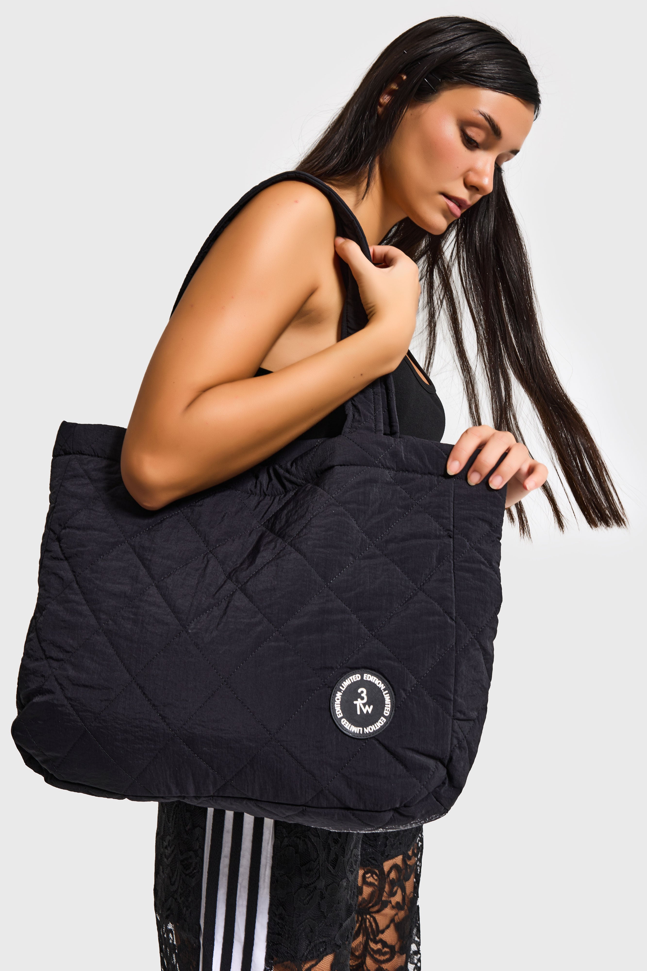 Siyah Renk Baklava Desenli Askılı Özel Tasarım Çanta